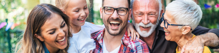 Mehrere Generationen einer glücklichen Familie.